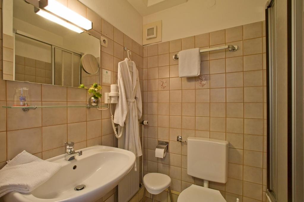 Landhotel Sauerlaender Hof Eslohe Room photo